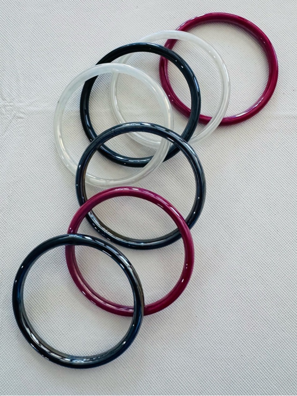 Set of (7) glass bangle bracelets, red/white/blue